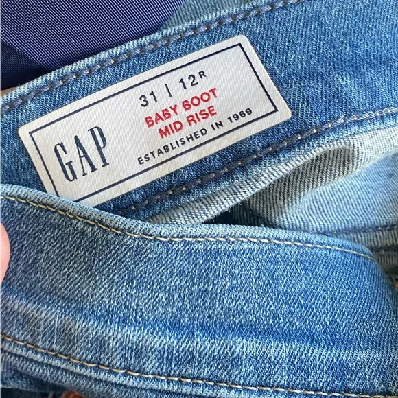 NWT - GAP - Mid Rise Baby Boot Jeans - Size 31/12 - Picture 11 of 11